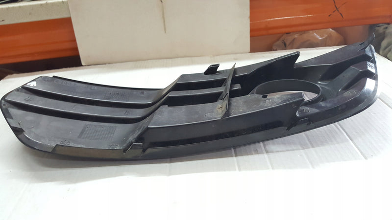 Kratka zderzaka prawy przód AUDI Q5 8R0807682A demontaż