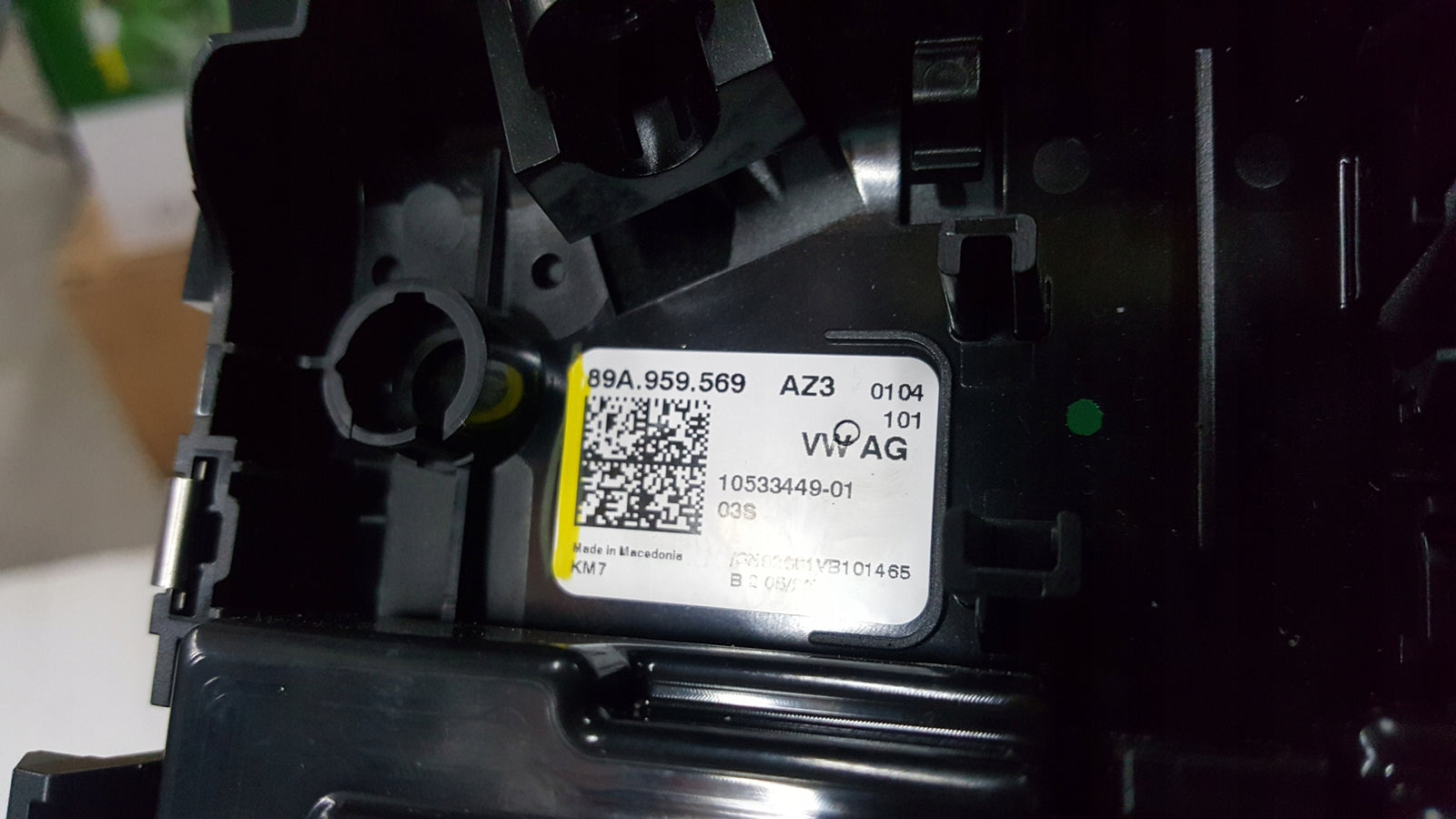 Lampka podsufitki AUDI Q4 89A959569 demontaż