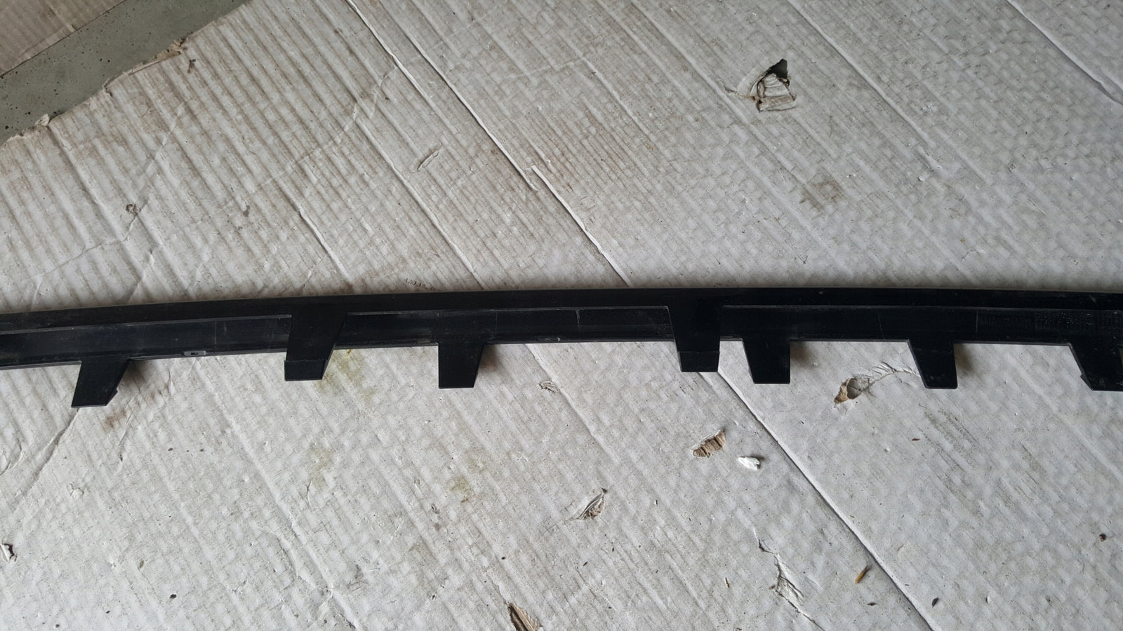 Listwa zderzaka przedniego AUDI Q3 83A853643 demontaż