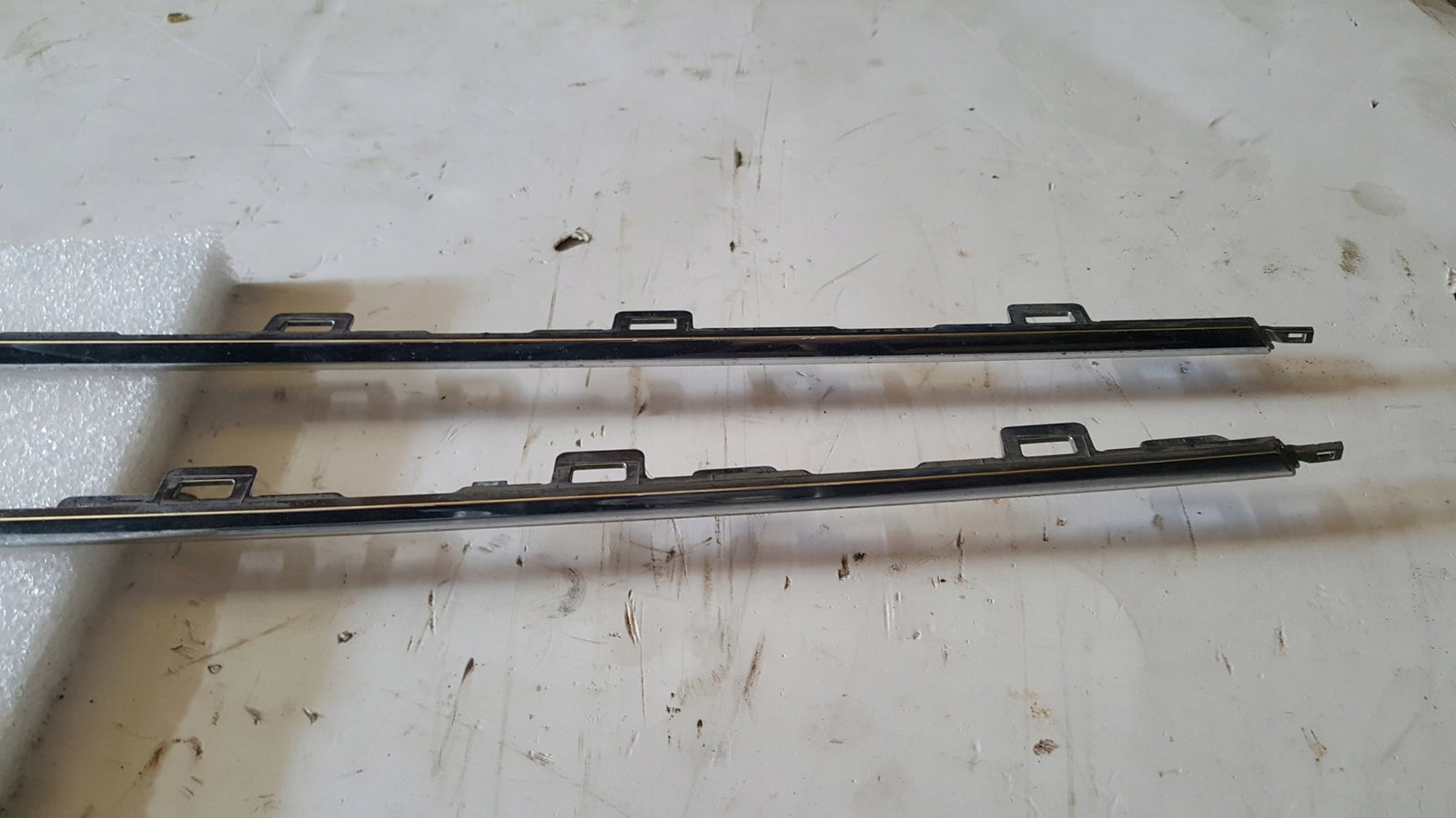 Listwa chrom zderzaka tylnego VW PASSAT (B8) 3G0853835 demontaż