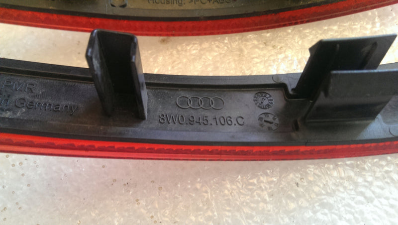 Odblask zderzaka PR+LE tył AUDI A4 8W0945105C/106C