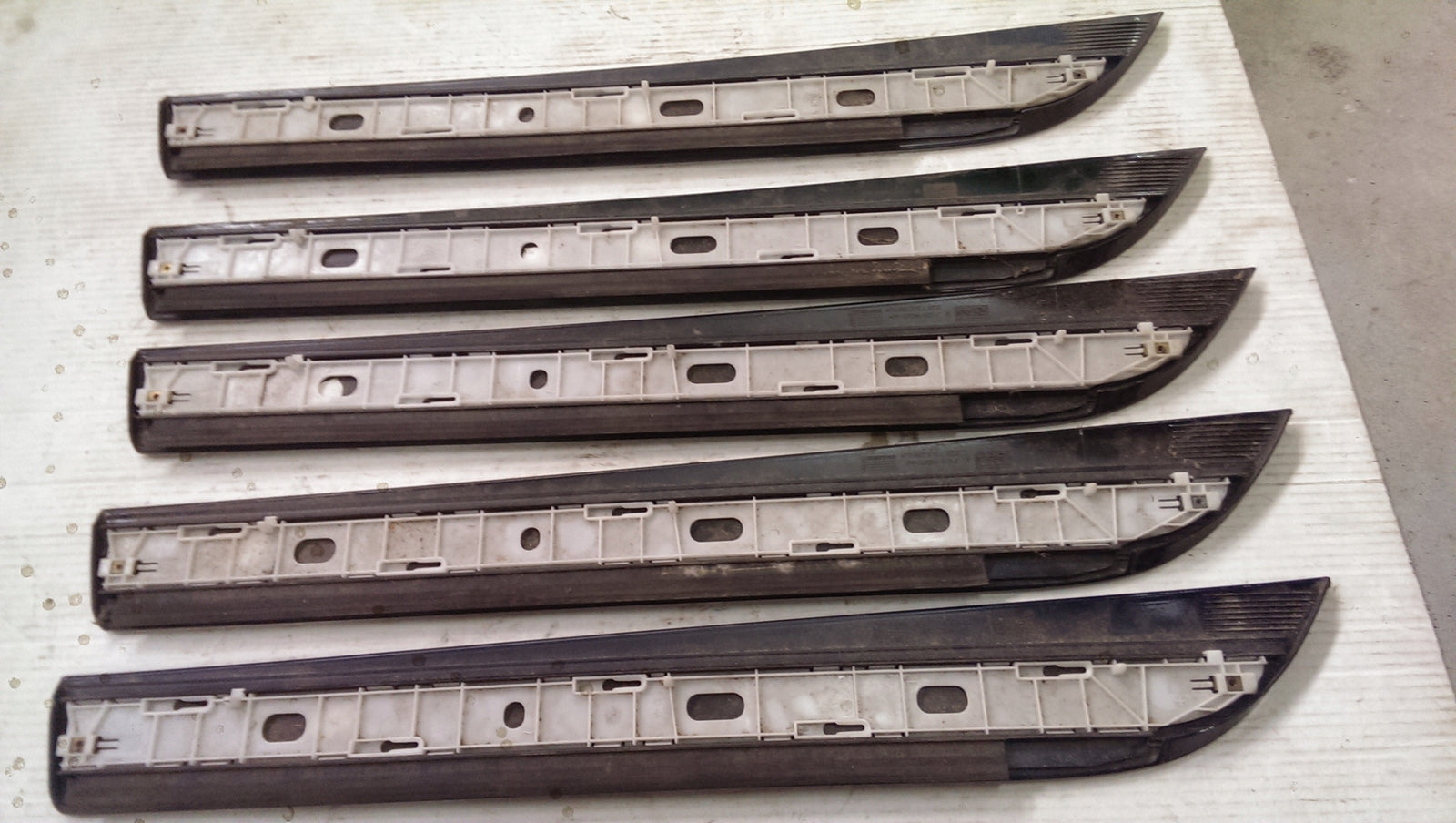 Listwa drzwi PR tył AUDI A6 C6 4F0853970L demontaż