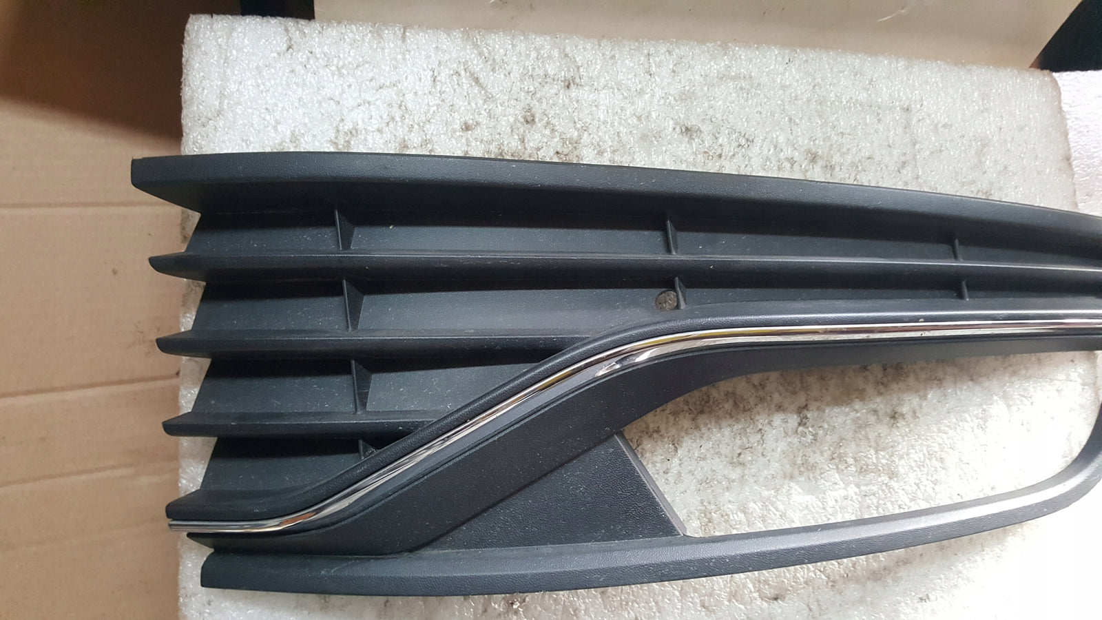 VW POLO V 6C 6R LIFT KRATKA PRAWA ZDERZAKA PRZÓD 6C0853666K