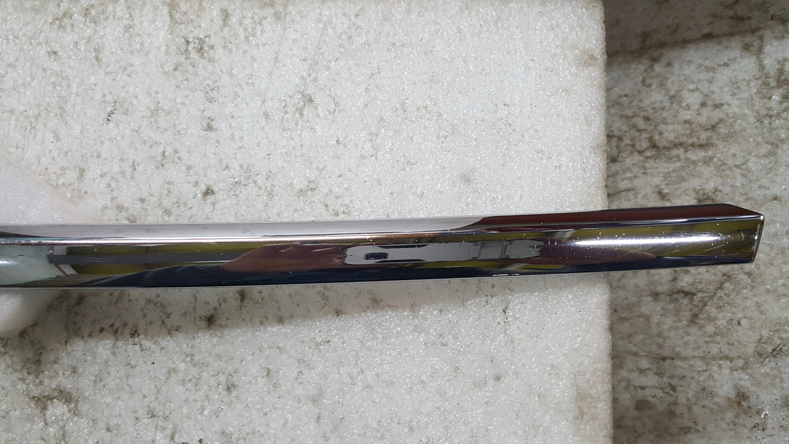 AUDI A6 C6 LIFT 08- OZDOBNA LISTWA CHROM ZDERZAKA PRZÓD LEWA 4F0853065