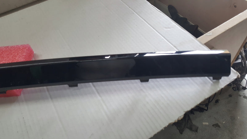 Środkowa listwa zderzaka tylnego AUDI Q3 S-LINE 83F807578 demontaż