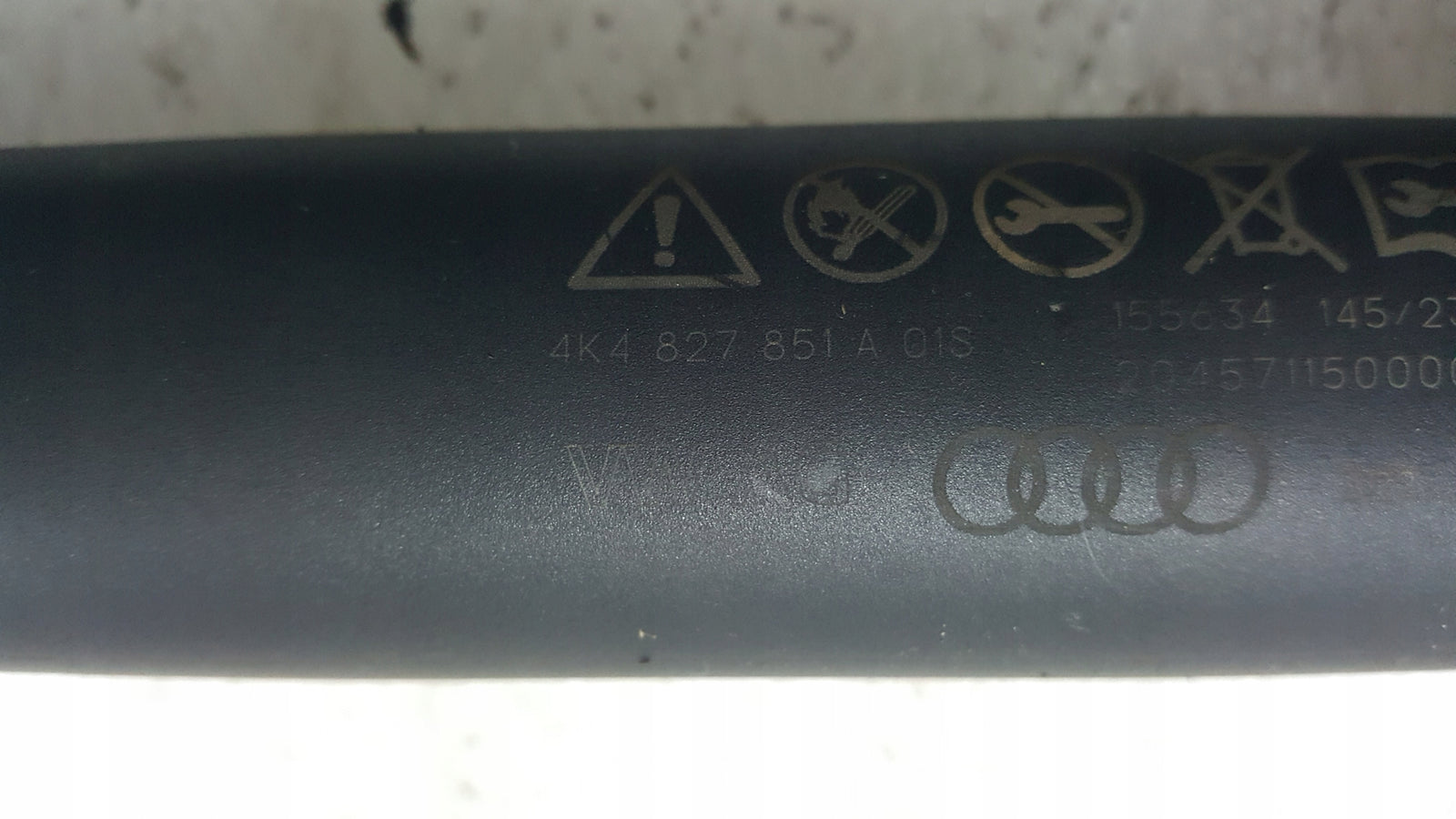 Audi E-tron Sportback Q8 Siłownik klapy bagażnika lewy 4K4827851A