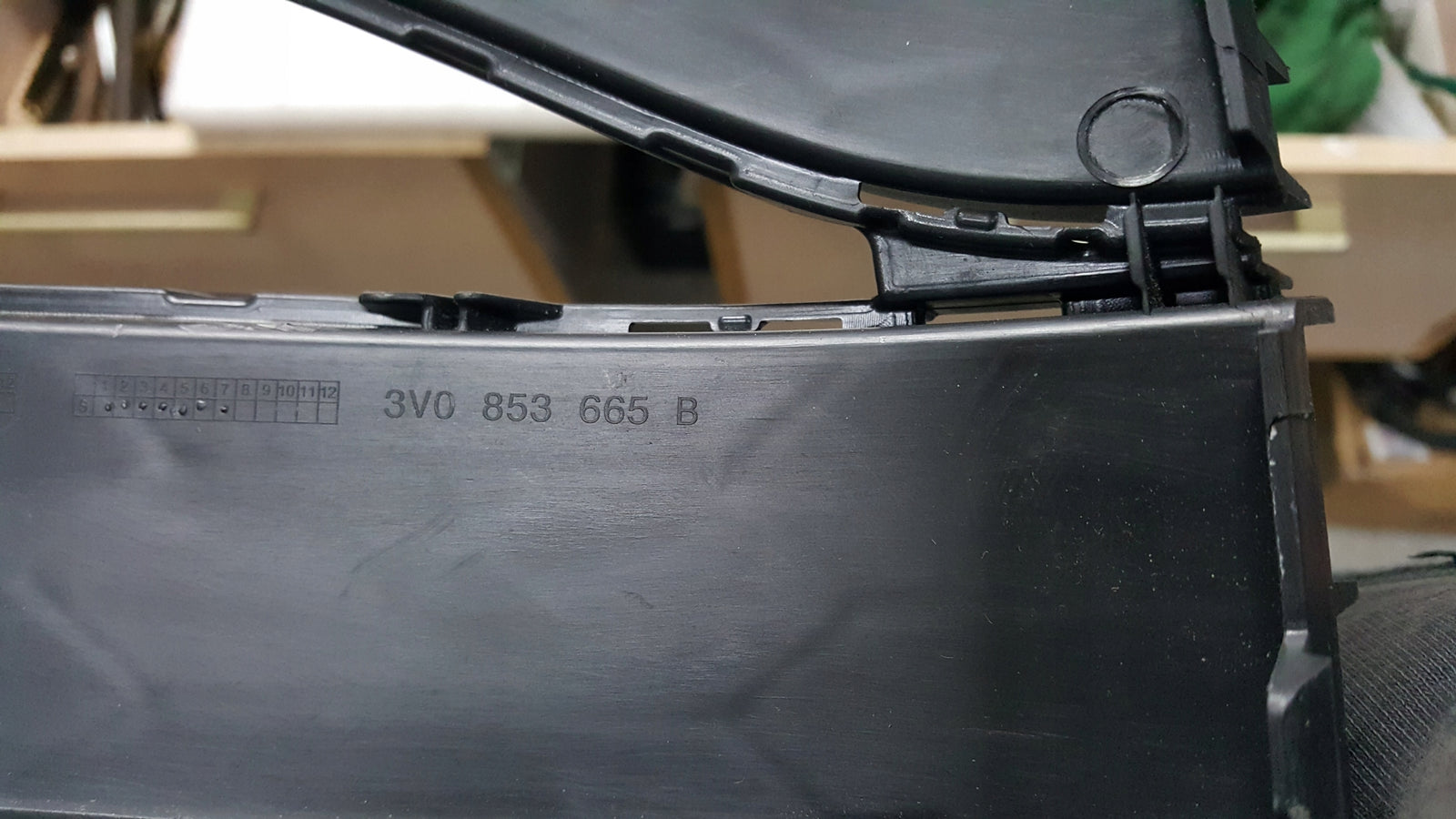 Kratka zderzaka lewy przód SKODA SUPERB III 3V0853665B demontaż