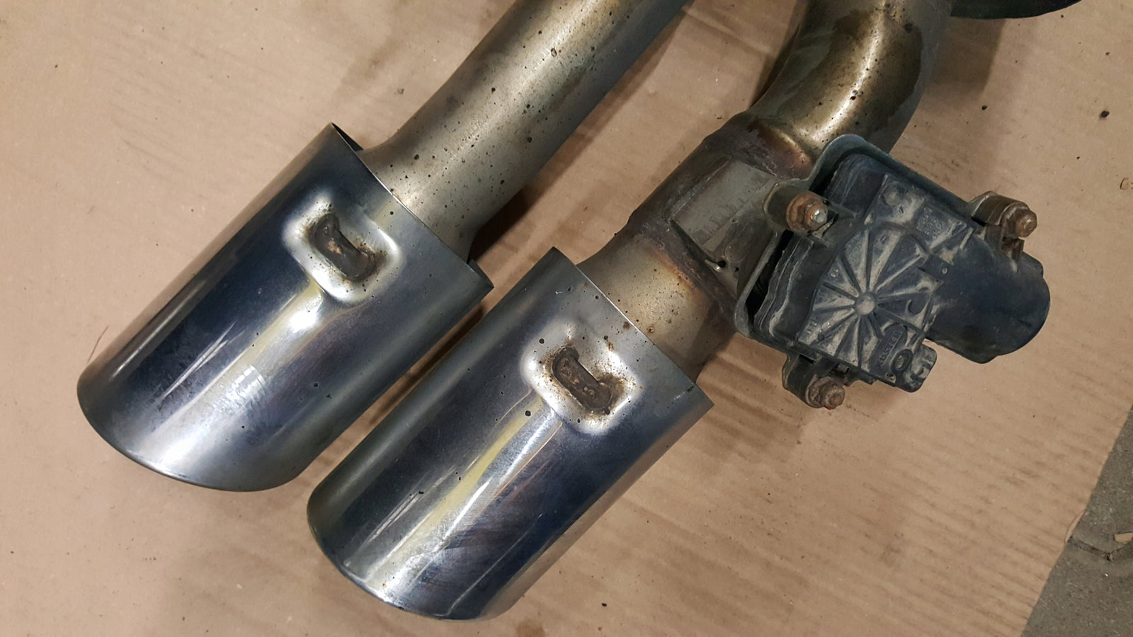 TŁUMIK KOŃCOWY AKTYWNY PRAWY AUDI S4 A4 B9 8W0 17- 8W0253612B