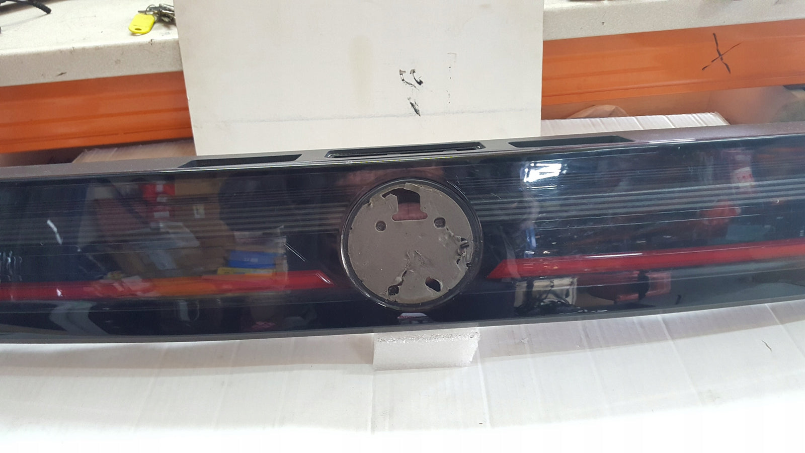 Lampa blenda klapy bagażnika VW TIAGO 2G7945093 demontaż