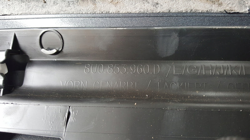 Listwa drzwi prawy przód AUDI Q3 8U0853960D