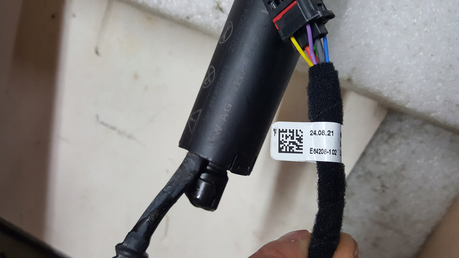 AUDI Q4 E TRON SIŁOWNIK KLAPY BAGAZNIKA LEWY 89A827851A ORYGINALNY