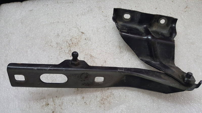 Zawias maski prawy AUDI Q5 8R0823302A demontaż