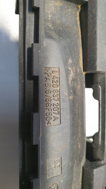 LE klamka zewnętrzna przód AUDI R8 4208370207A