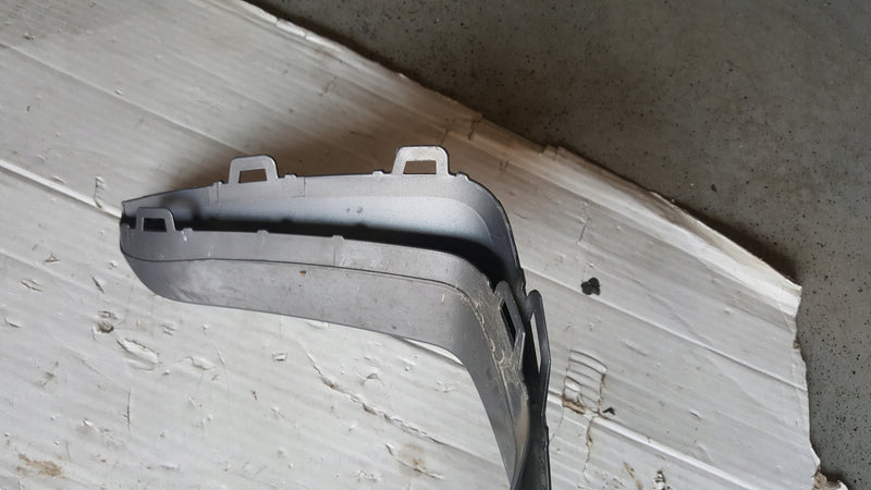 Listwa zderzaka przedniego prawa strona SEAT LEON 5FA853712A demontaż