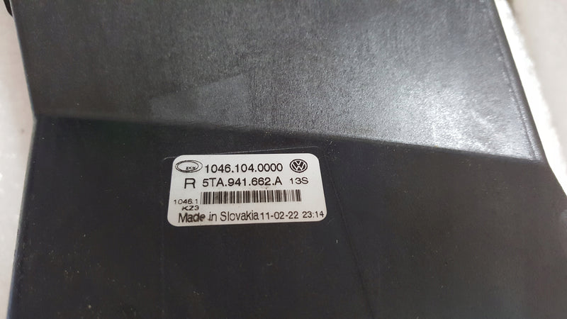 Prawy halogen VW TOURAN 5TA941662A demontaż