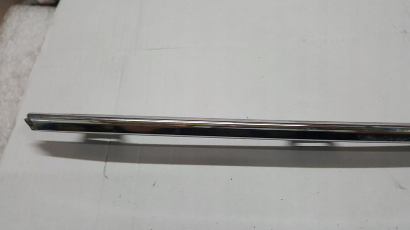 Listwa chrom zderzaka tylnego VW GOLF VII GOLF SPORTSVAN 5G6853333 demontaż