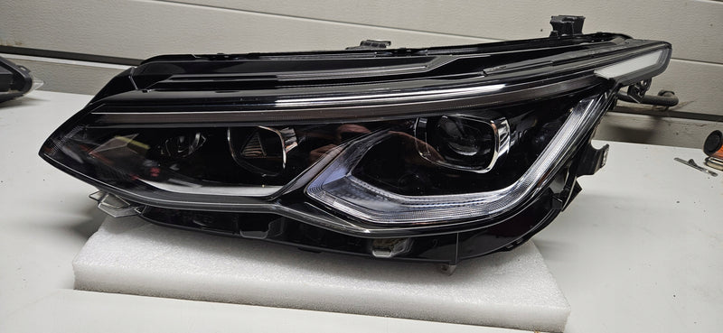 Le kompletny FUL LED IQ-LIGHT Vw Golf 8 5H1941035F 2022r IDEAŁ demontaż