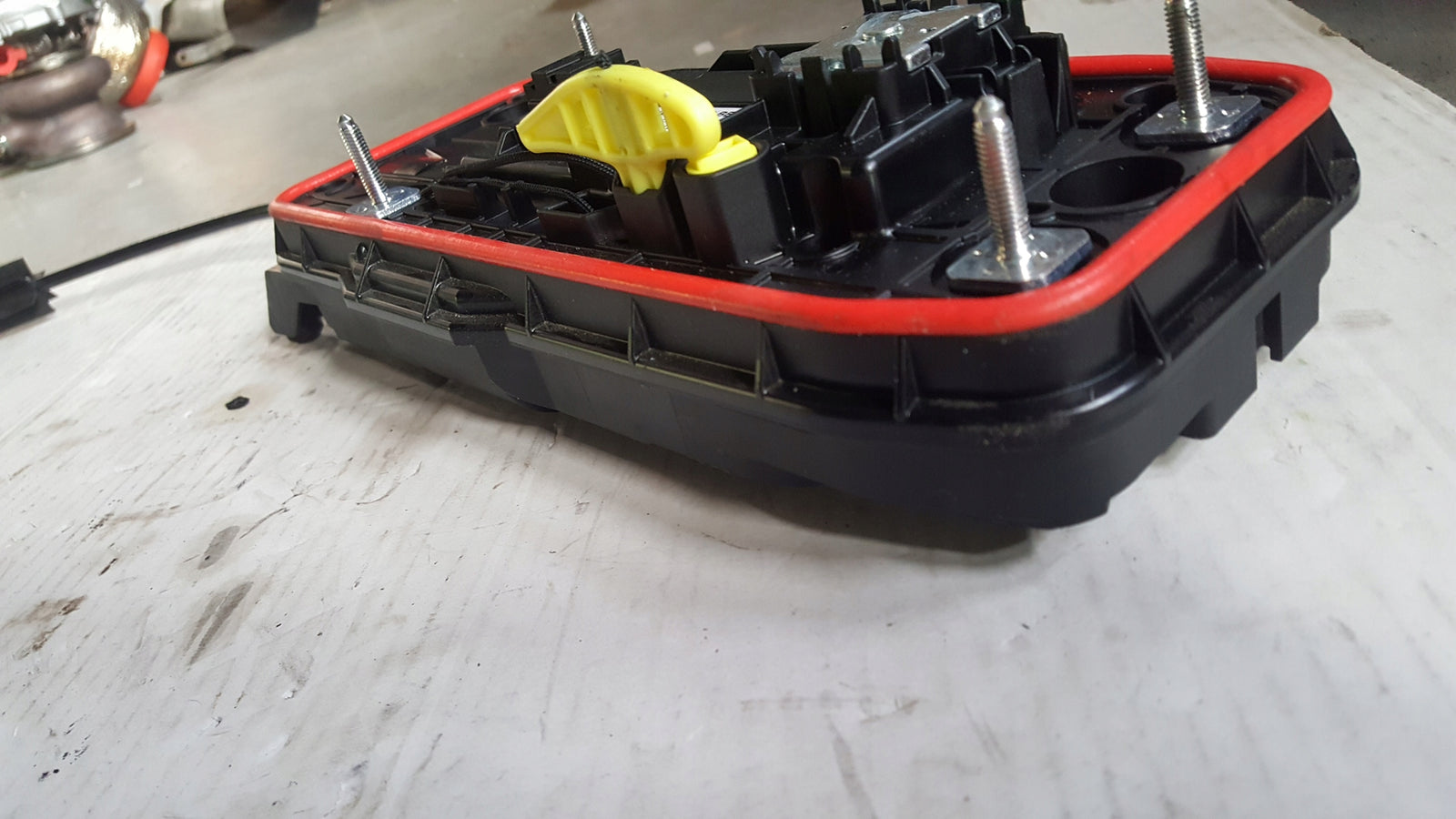 Mechanizm wybierak biegów VW AUDI SEAT 5WA713033BB demontaż