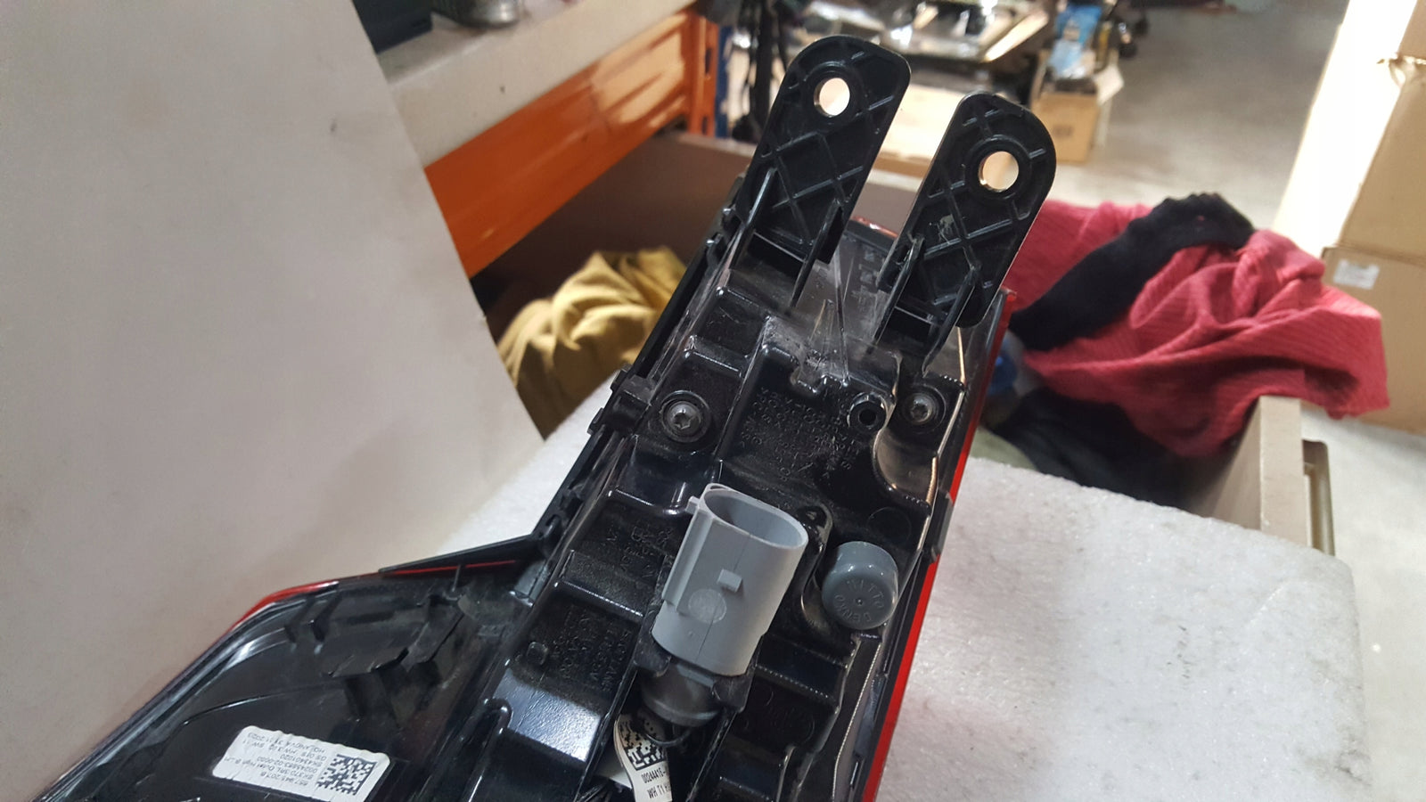 Tylna lewa lampa LED w błotnik SKODA SCALA 657945207B demontaż