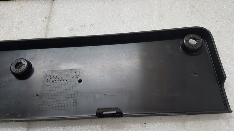 Ramka tablicy przód VW T-ROC 2GA807287C demontaż