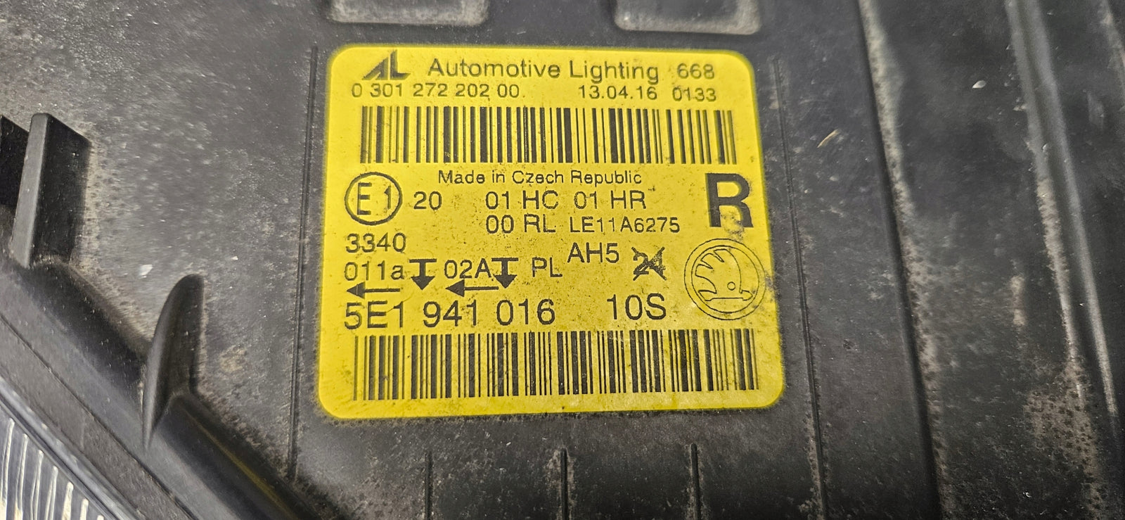 Pr reflektor SKODA Octavia III 5E1941016 oryginał