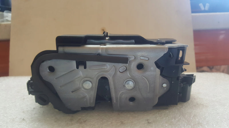 NOWY ORYGINALNY zamek drzwi prawy tył VW AUDI SEAT 5TA839016Q