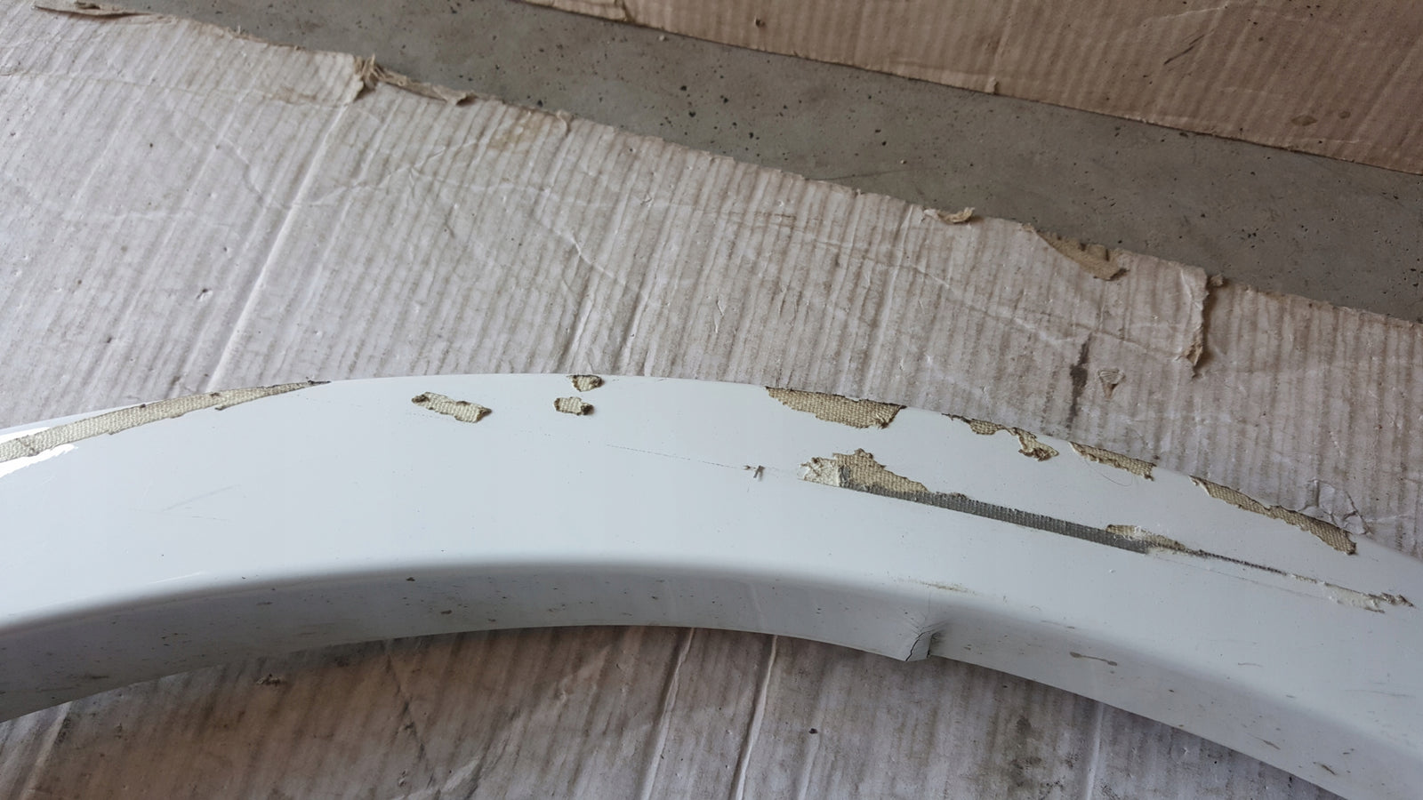 Listwa błotnika lewy przód FORD KUGA CV4J-S16D-239-ADW demontaż