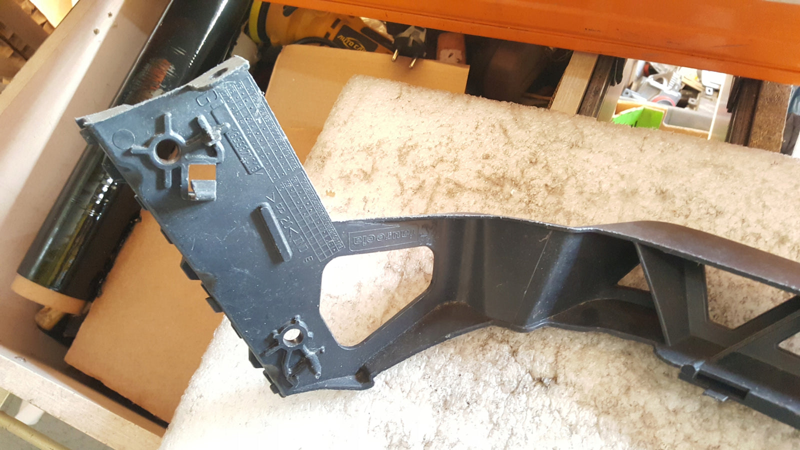 PEUGEOT 207 CC I 07r ślizg zderzaka lewy tył 1859870016