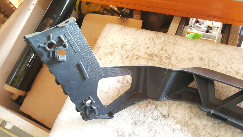 PEUGEOT 207 CC I 07r ślizg zderzaka lewy tył 1859870016