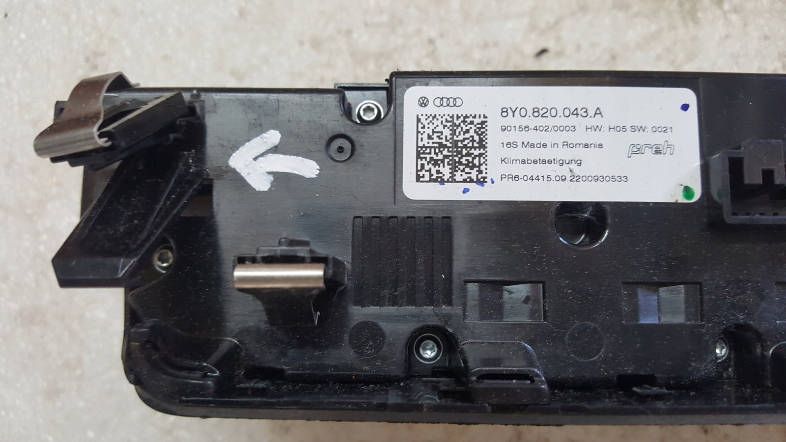 Panel klimatyzacji AUDI A3 8Y0820043A demontaż