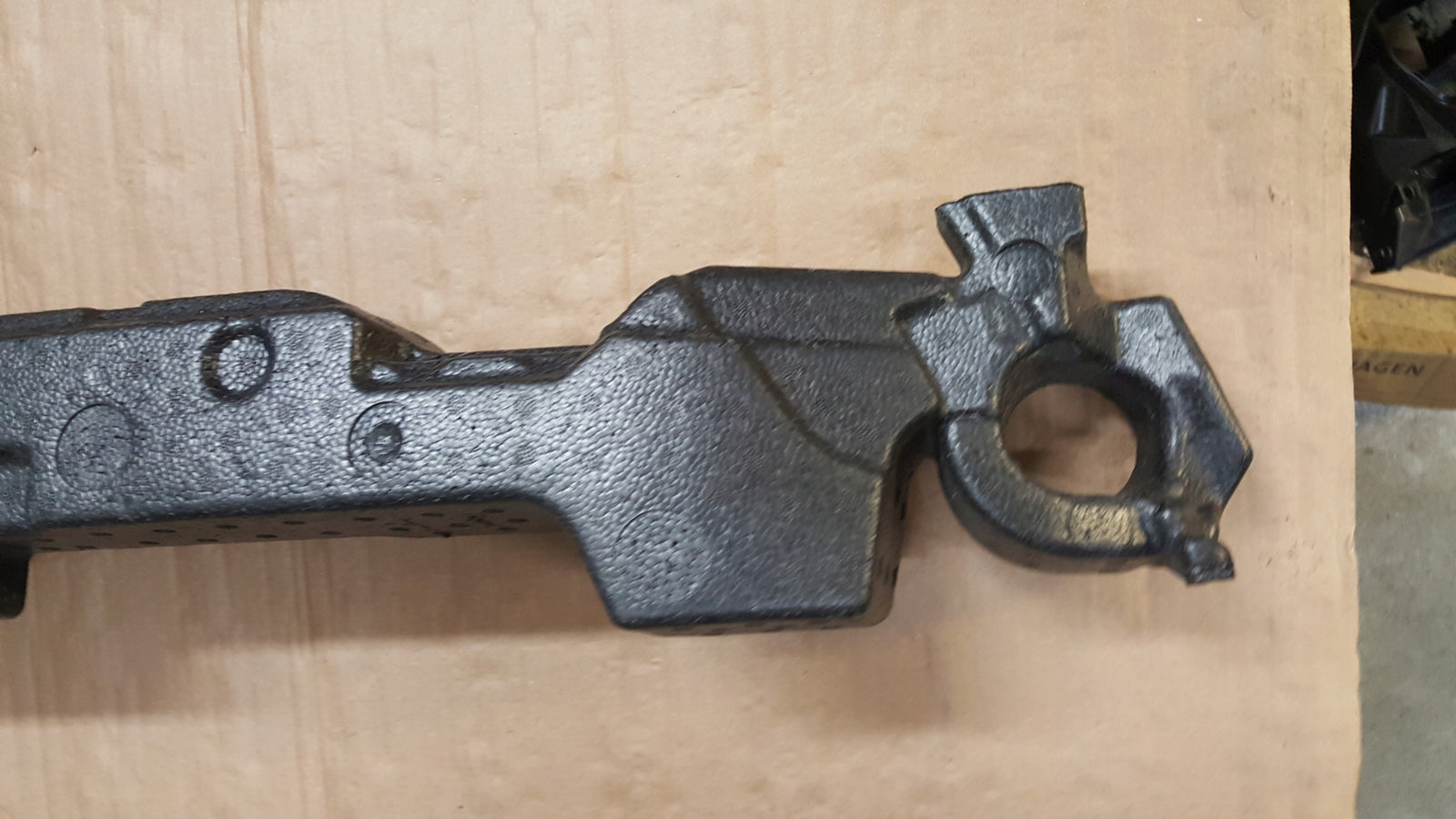 Absorber zderzaka przedniego AUDI A3 8Y0807550