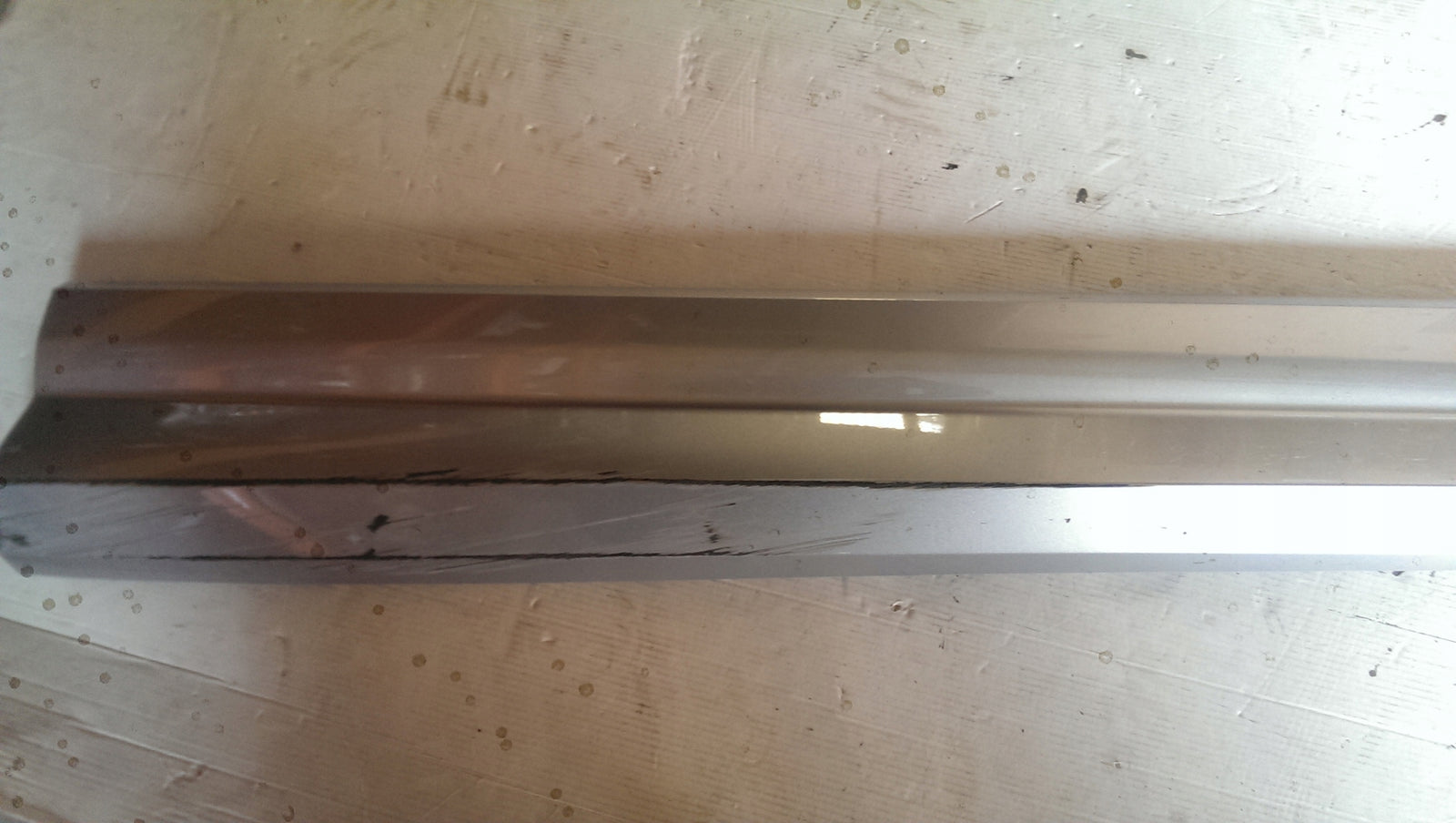 Listwa drzwi prawy przód AUDI Q2 81A853960A