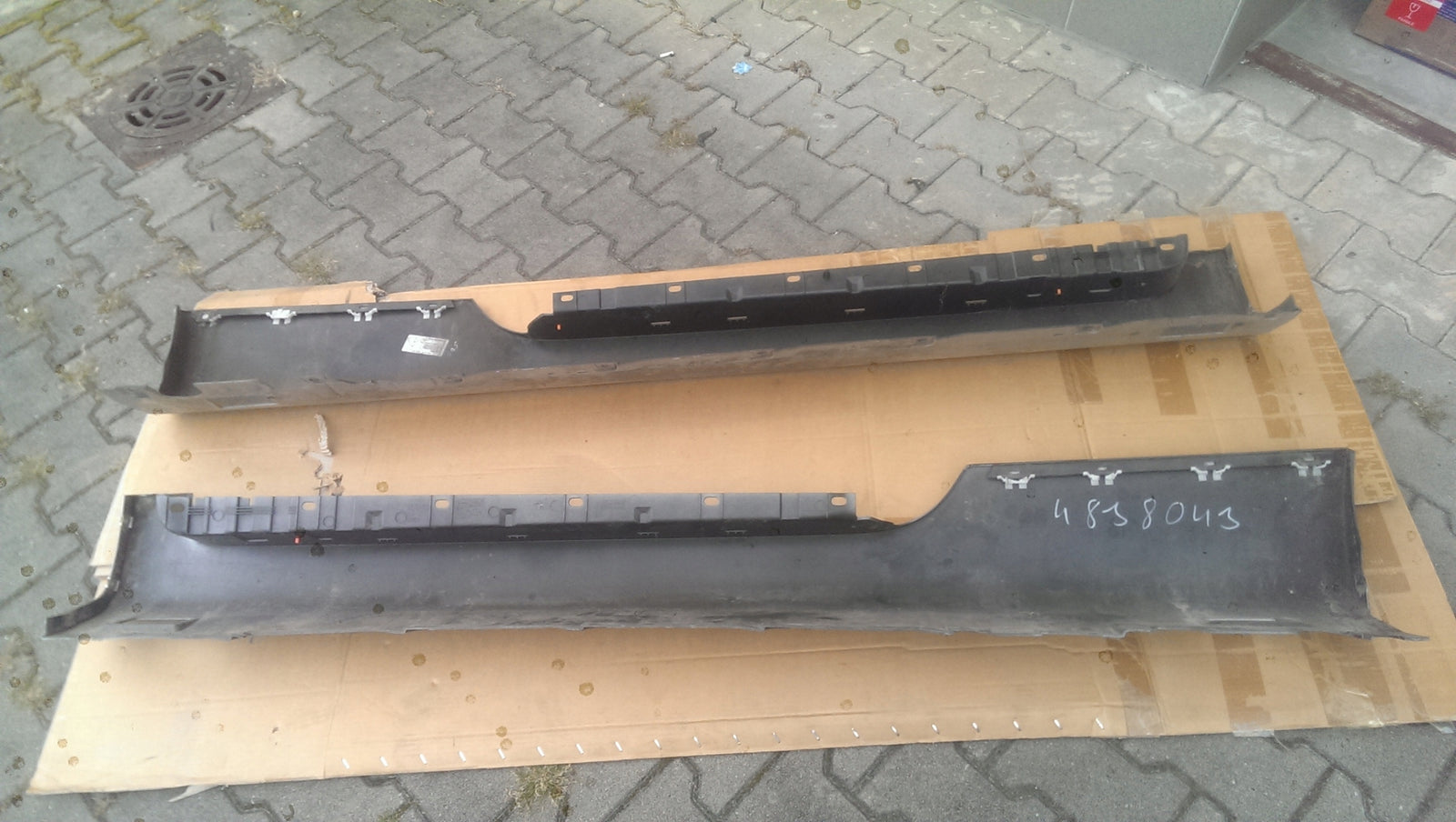 Listwy progowe lewa+prawa AUDI TT 8J0853855D/856D