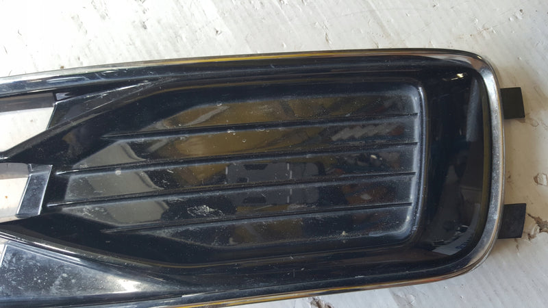 Kratka zderzaka przedniego lewa strona AUDI A6 (C7) 4G0807681AD demontaż