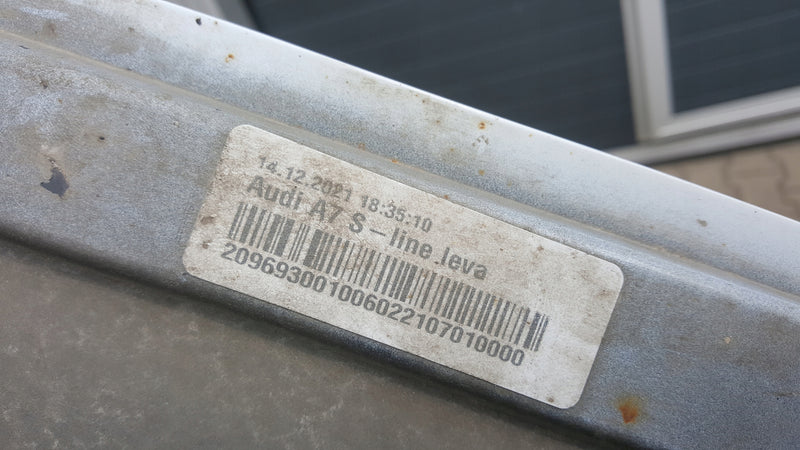 Listwa nakładka progowa lewa strona AUDI A7 S-LINE 4K8853855A demontaż