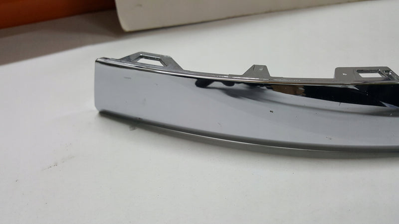 Listwa chrom zderzaka przedniego lewa strona VW TOUAREG 7P6853253 demontaż