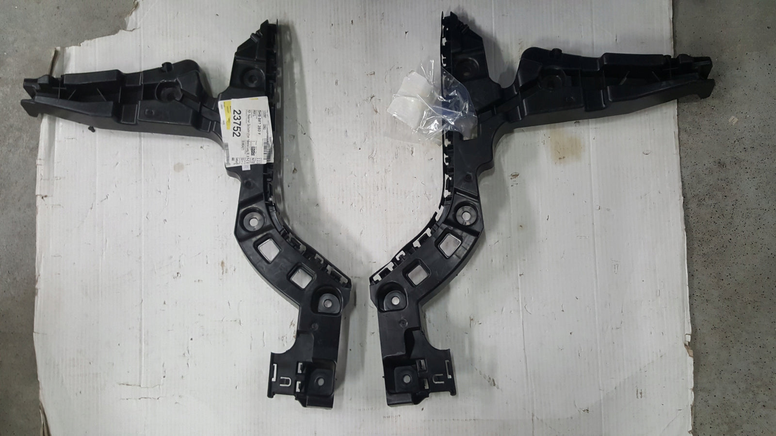NOWE ślizgi zderzaka lewy + prawy tył VW GOLF 8 kombi 5H9807393F 5H9807394F