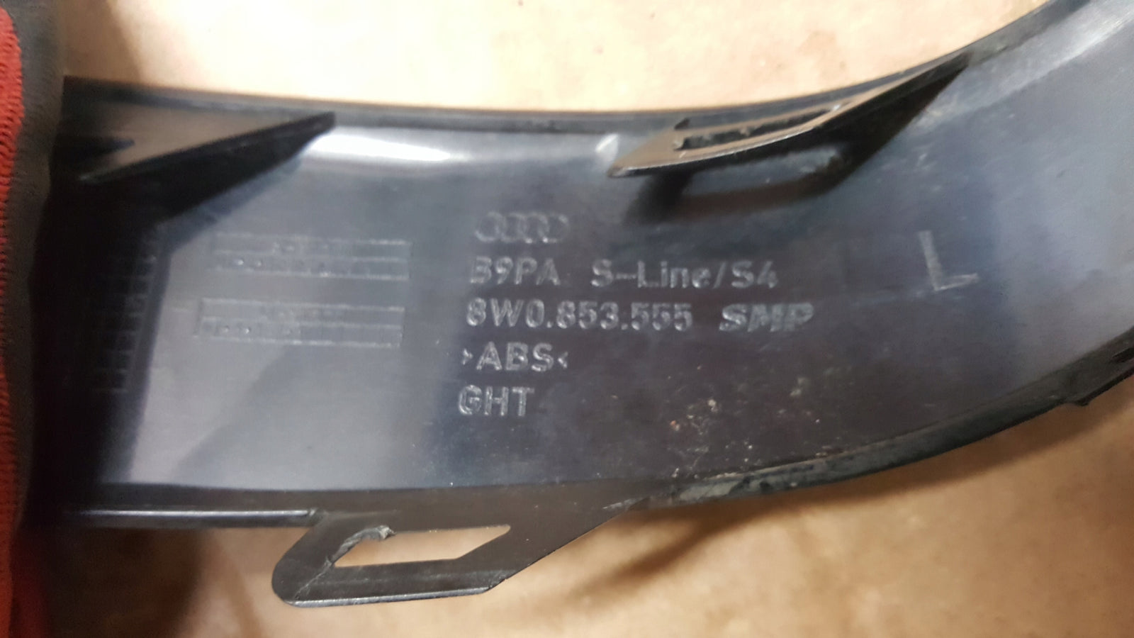 AUDI A4 B9 S-LINE LISTWA OZDOBNA ZDERZAKA LEWY TYŁ TYLNA 8W0853555