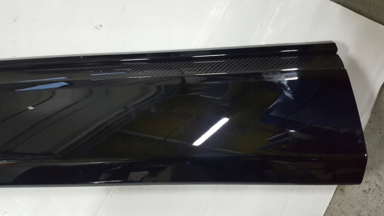 Listwa drzwi LE przód AUDI Q8 4M8853959B demontaż