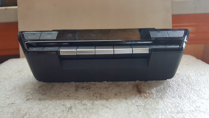 Panel klimatyzacji AUDI A3 8Y0820043A demontaż