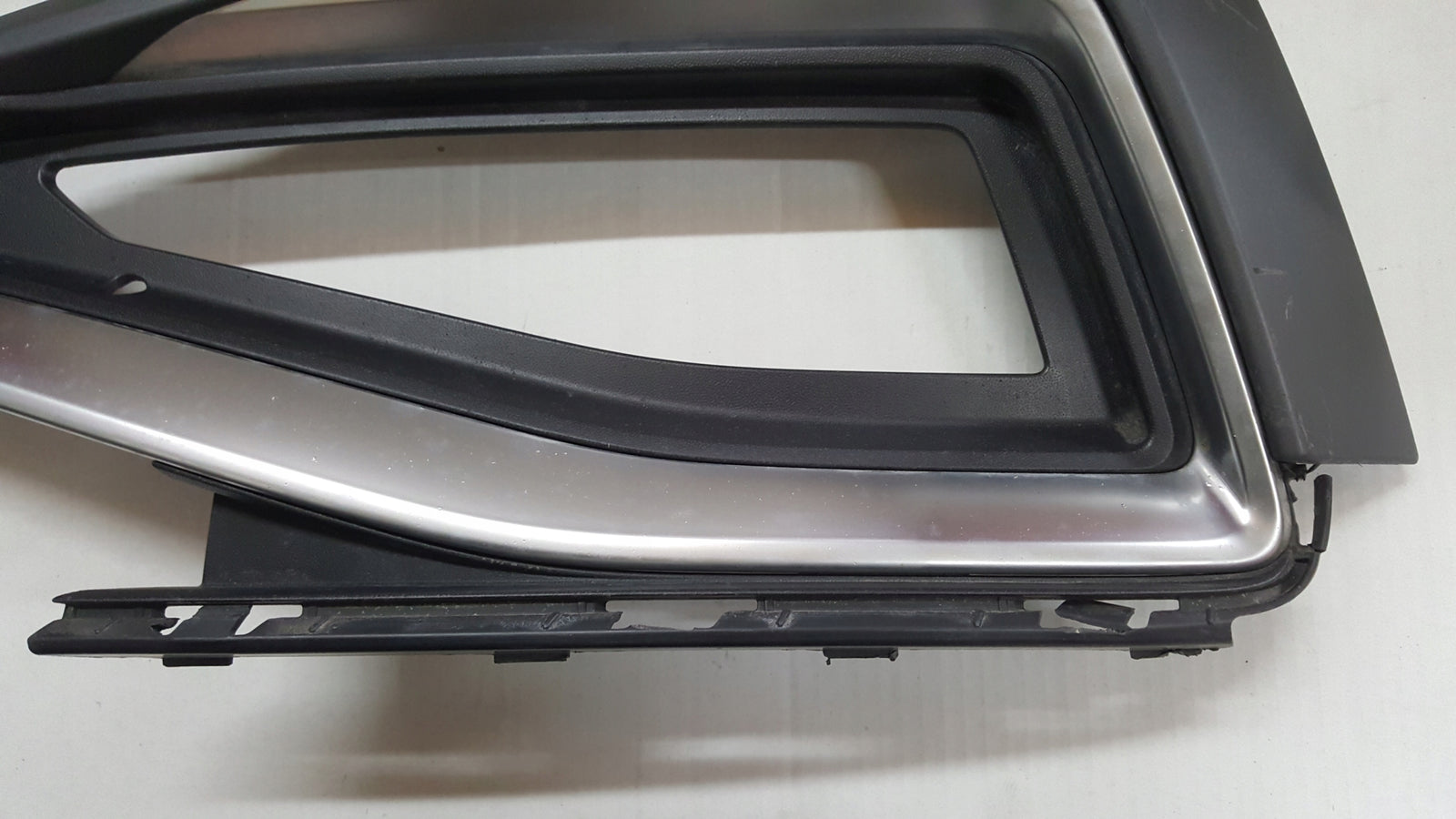 Kratka zderzaka przedniego lewa strona VW PASSAT B8 ALLTRACK 3G0853665P