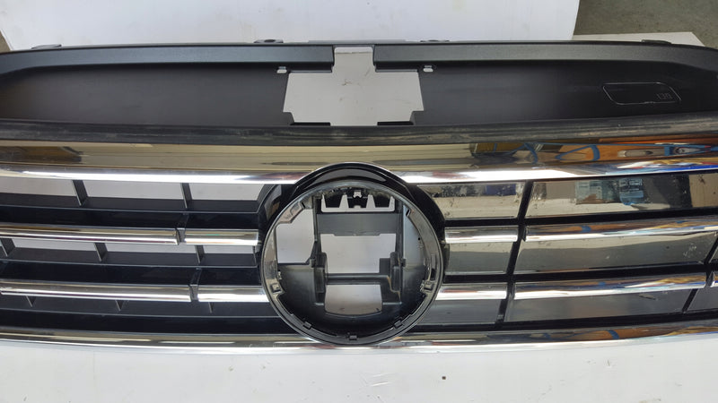 Atrapa grill -- VW PASSAT B8 GTE lift 3G0853653P demontaż