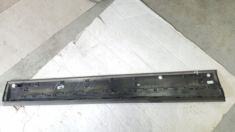 Listwa drzwi prawy przód AUDI Q5 80A853960A demontaż