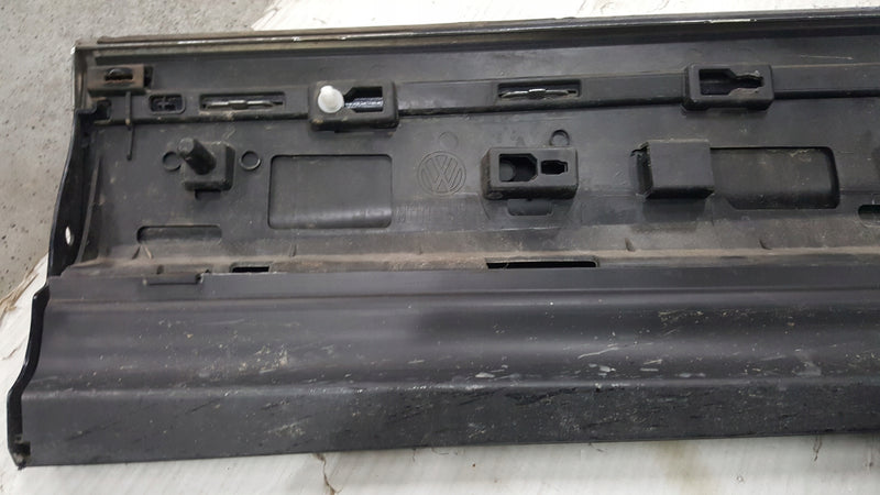Listwa drzwi prawy przód VW TOUAREG III 760854940E demontaż