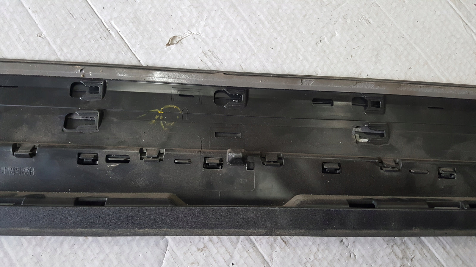 Listwa drzwi lewy przód AUDI Q5 80A853959A demontaż