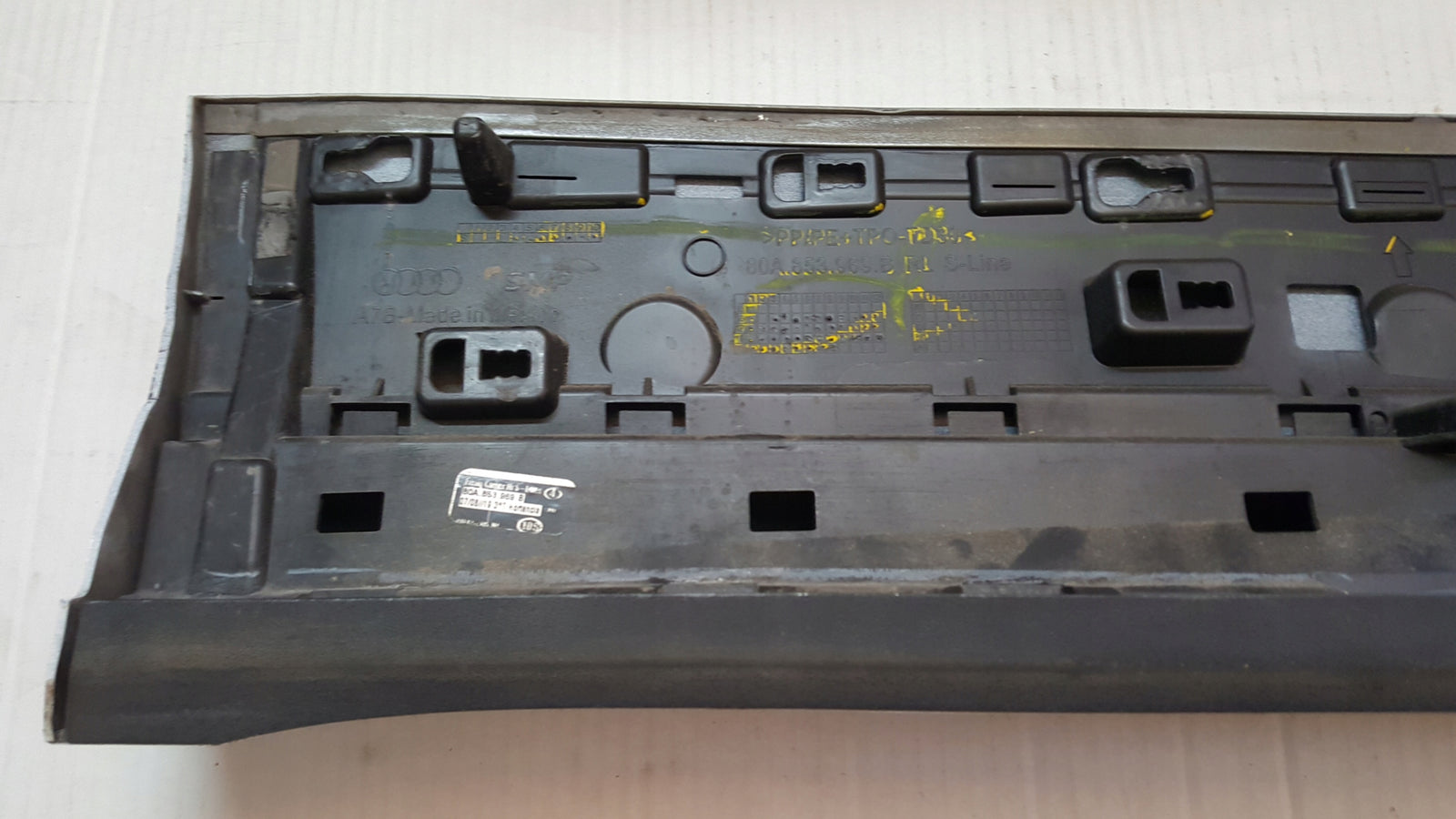 Listwa drzwi lewy tył AUDI Q5 80A853969B demontaż