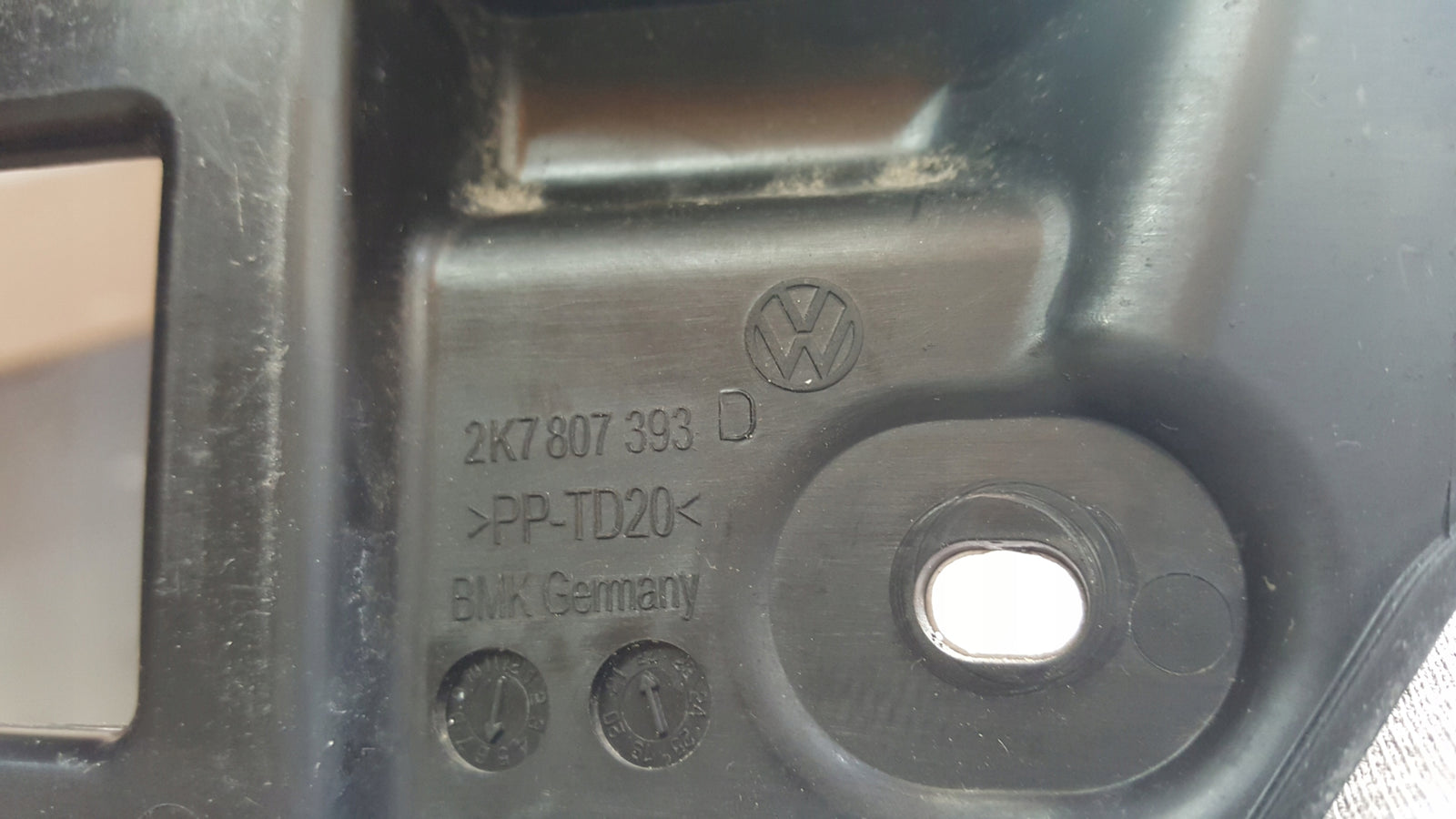 Ślizg zderzaka lewy tył VW CADDY 2K7807393D demontaż
