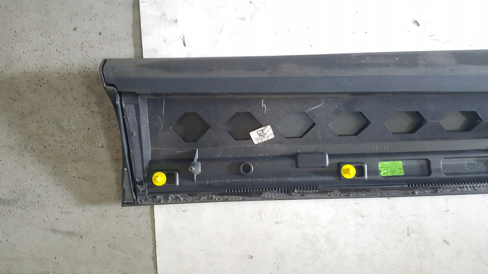 LISTWA NA DRZWI PRAWY PRZÓD AUDI Q8 4M8853960D 2018- CARBON