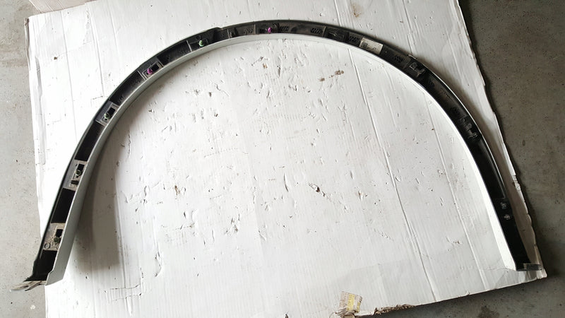Listwa błotnika prawy tył VW TOUAREG 3 760853818D