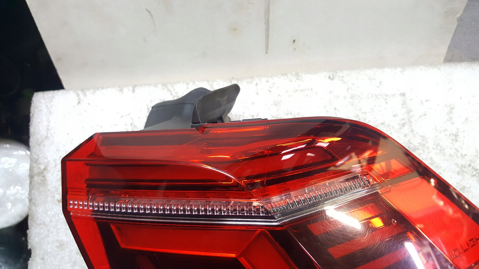 VW TIGUAN II LIFT LAMPA PRAWA TYŁ IQ LIGHT 5NA945208 J ORYGINAŁ